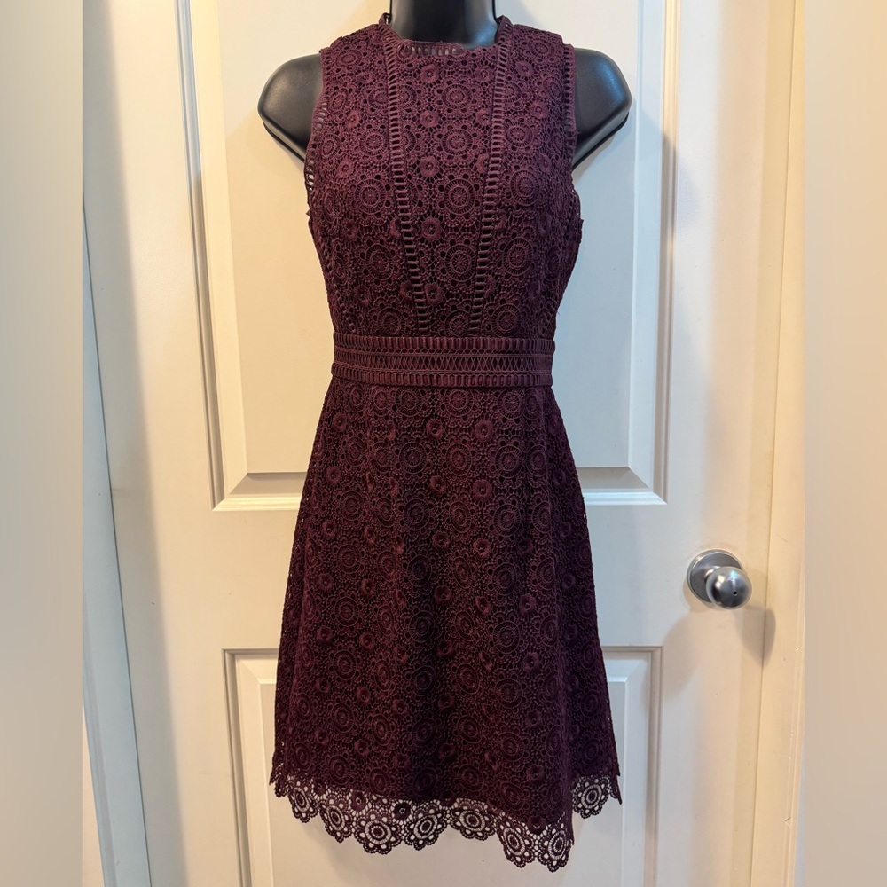 Ever New Melbourne Deep Plum Guipure Lace Sleeveless Dress - Size US 2 - Picture 9 of 10